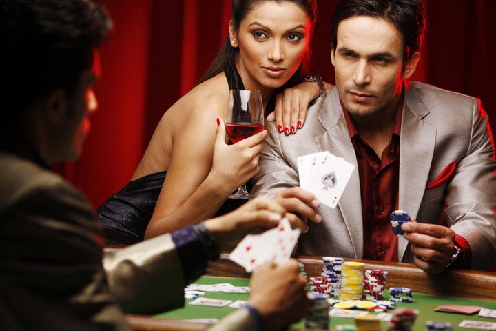 Live Three Card Poker dealer at mpo777 alternatif studio with HD camera setup